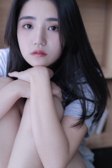 将手脚绑上拿刷子脚心